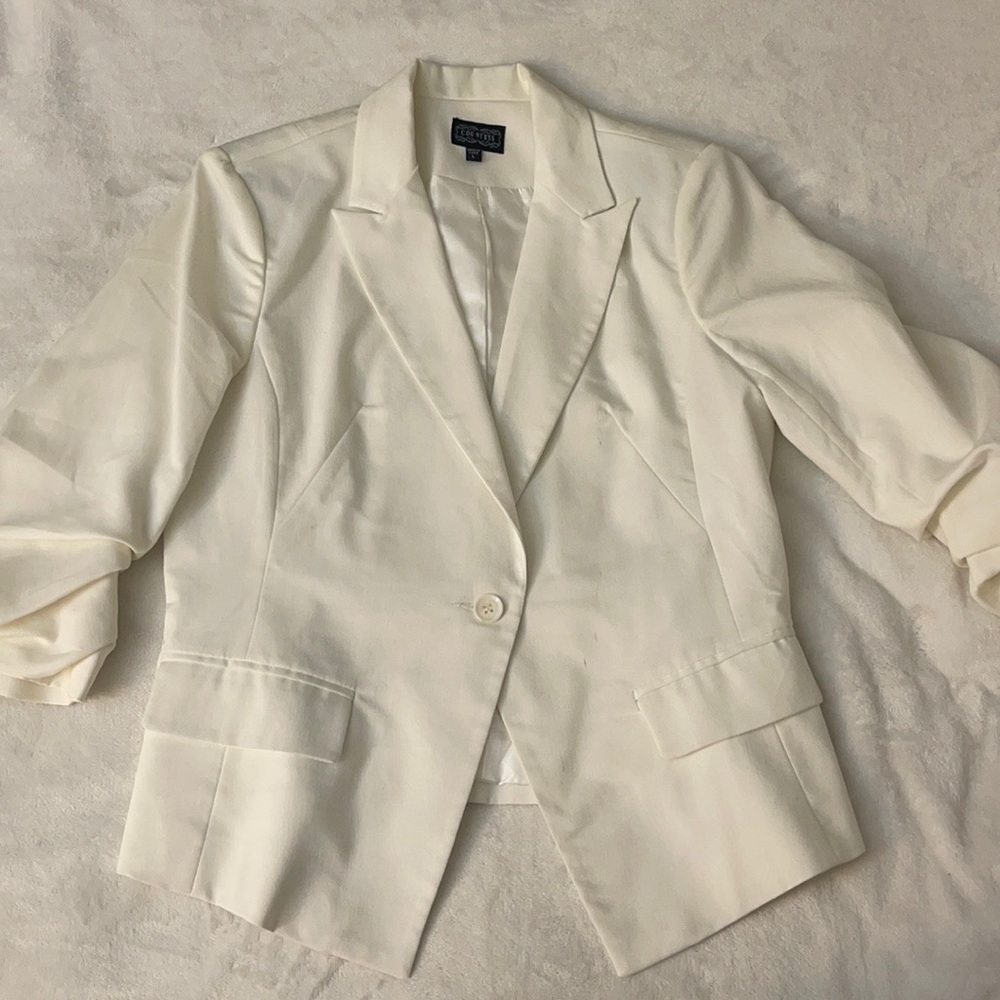 L, white blazer
